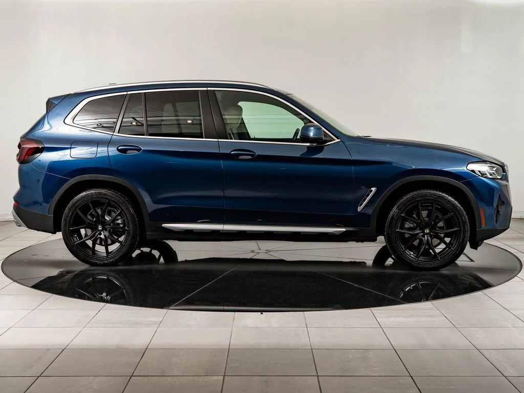 Used 2022 Phytonic Blue Metallic BMW xDrive30i image 11
