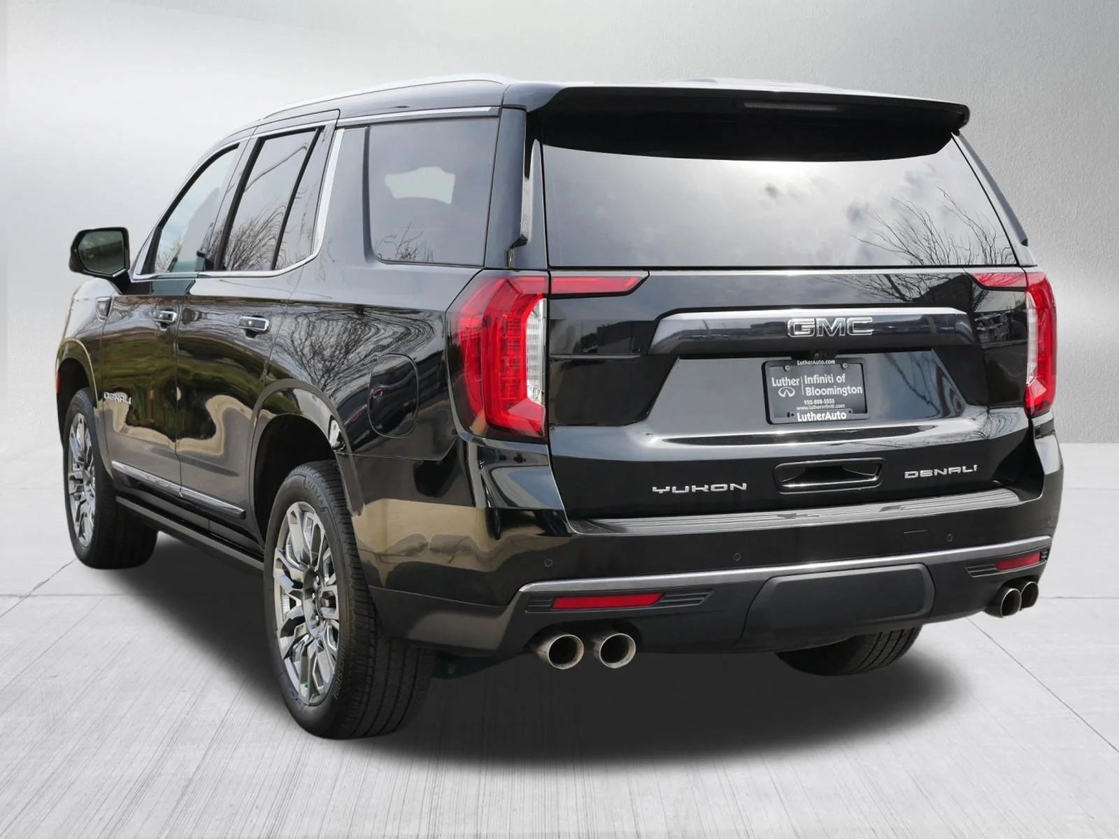 Used 2024 Onyx Black GMC Denali Ultimate image 5