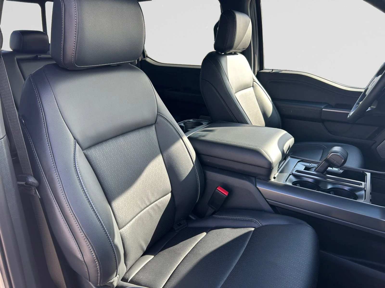 New 2026 Iconic Silver Metallic Ford Lariat image 12