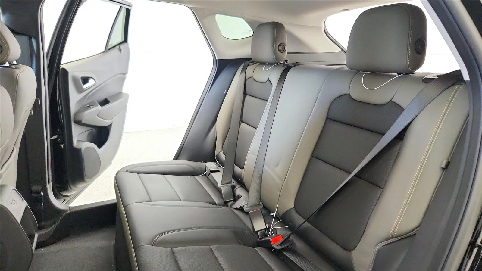 New 2026 Mosaic Black Metallic Chevrolet ACTIV image 22