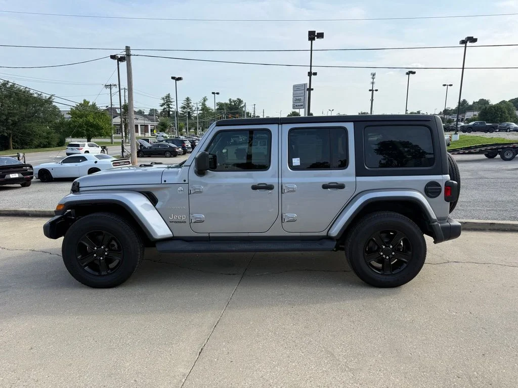 Used 2020 Silver Jeep Unlimited Sahara image 9