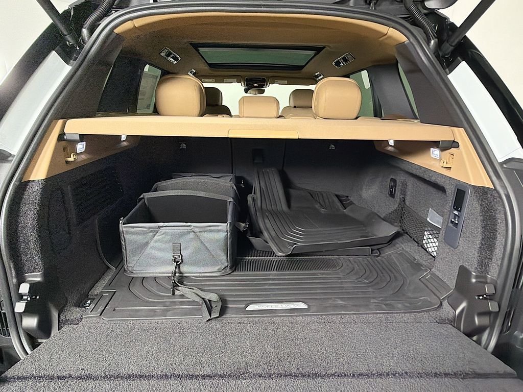 New 2026 Fuji White Land Rover SE image 28