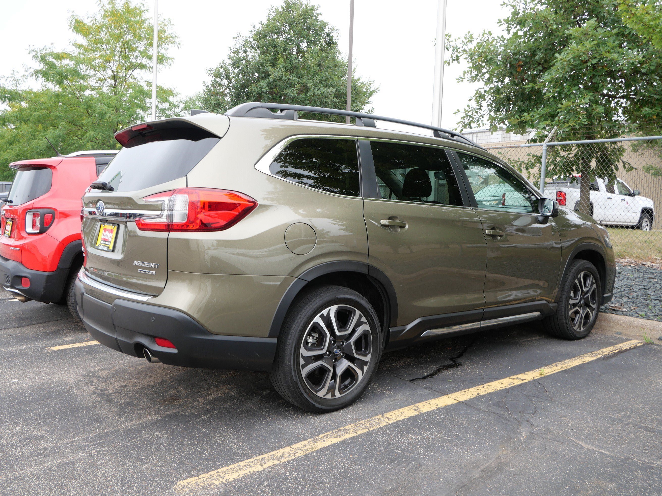 Used 2023 Autumn Green Metallic Subaru Limited image 4