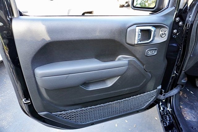 New 2026 Black Clear-Coat Exterior Paint Jeep Sport S image 27