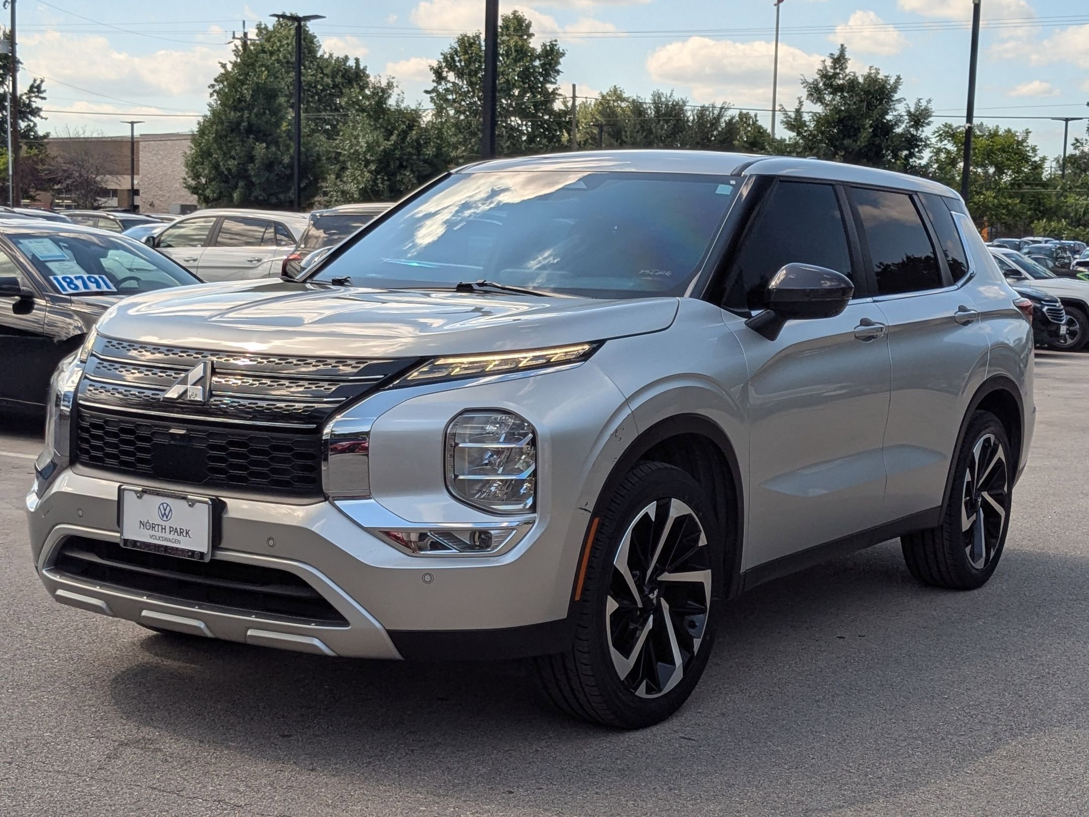 Used 2022 Silver Mitsubishi SE image 7