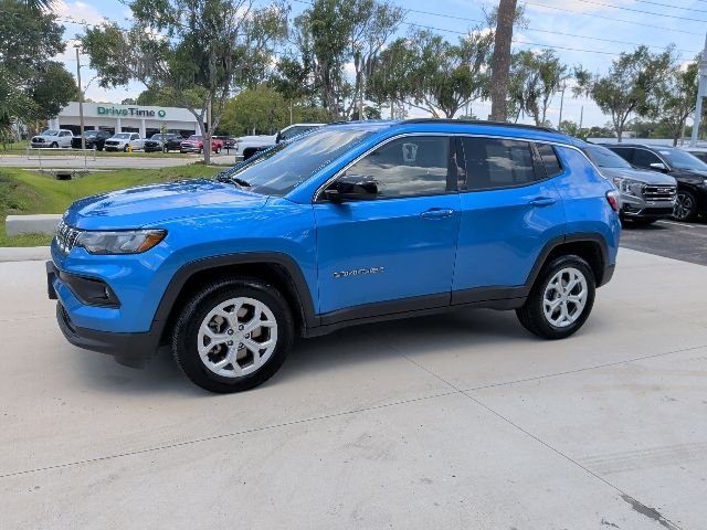Used 2024 Hydro Blue Pearlcoat Jeep Latitude image 9