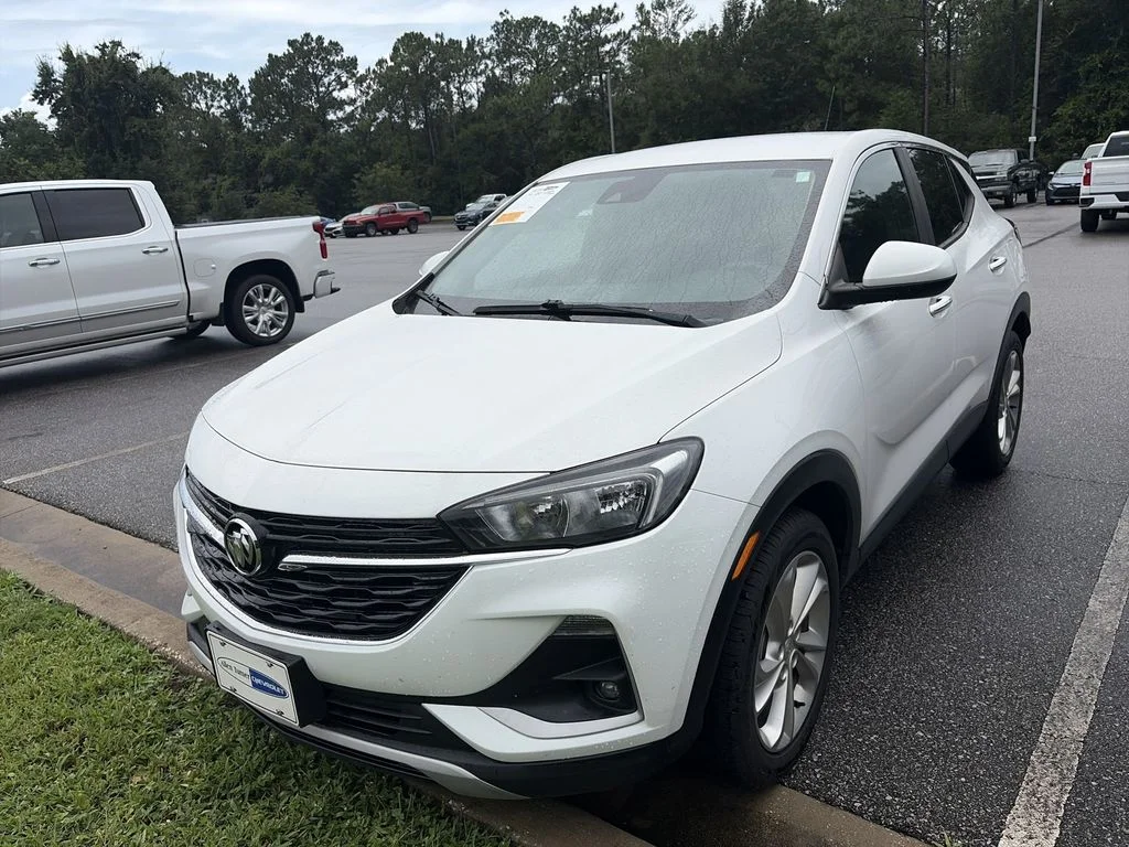 Used 2022 White Buick Preferred image 4