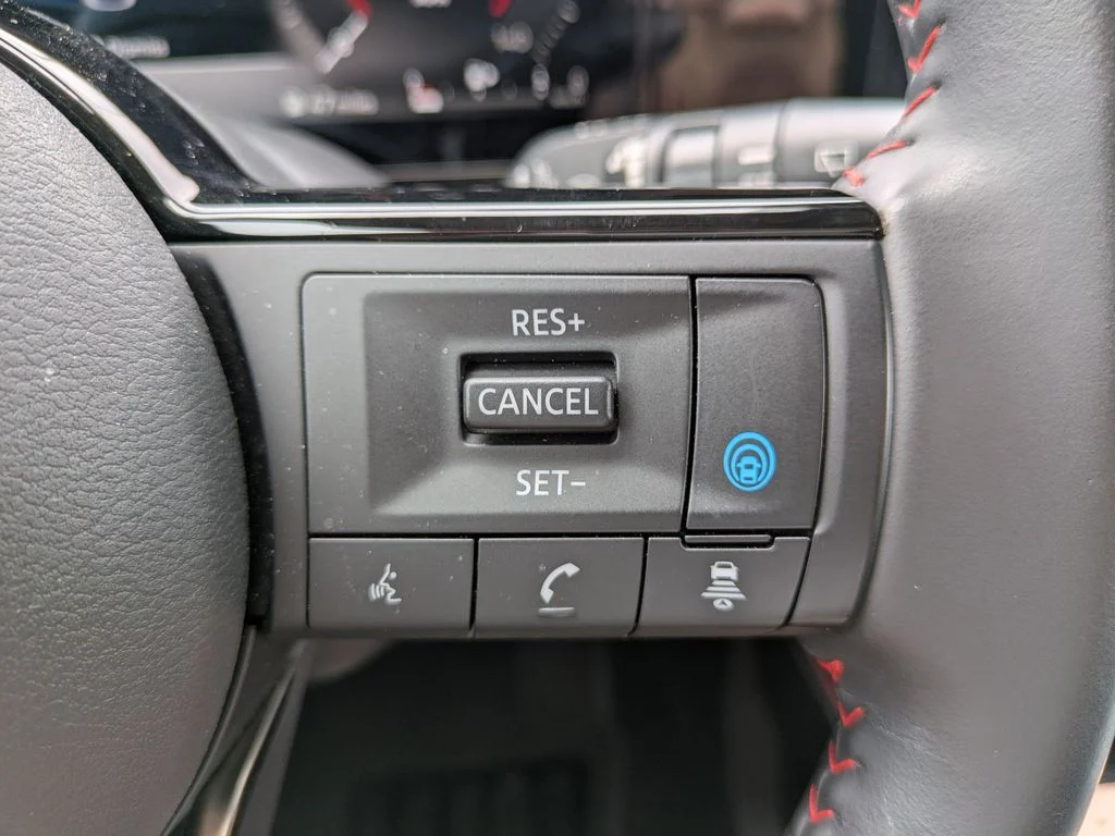 Used 2025 Super Black Nissan SR image 25