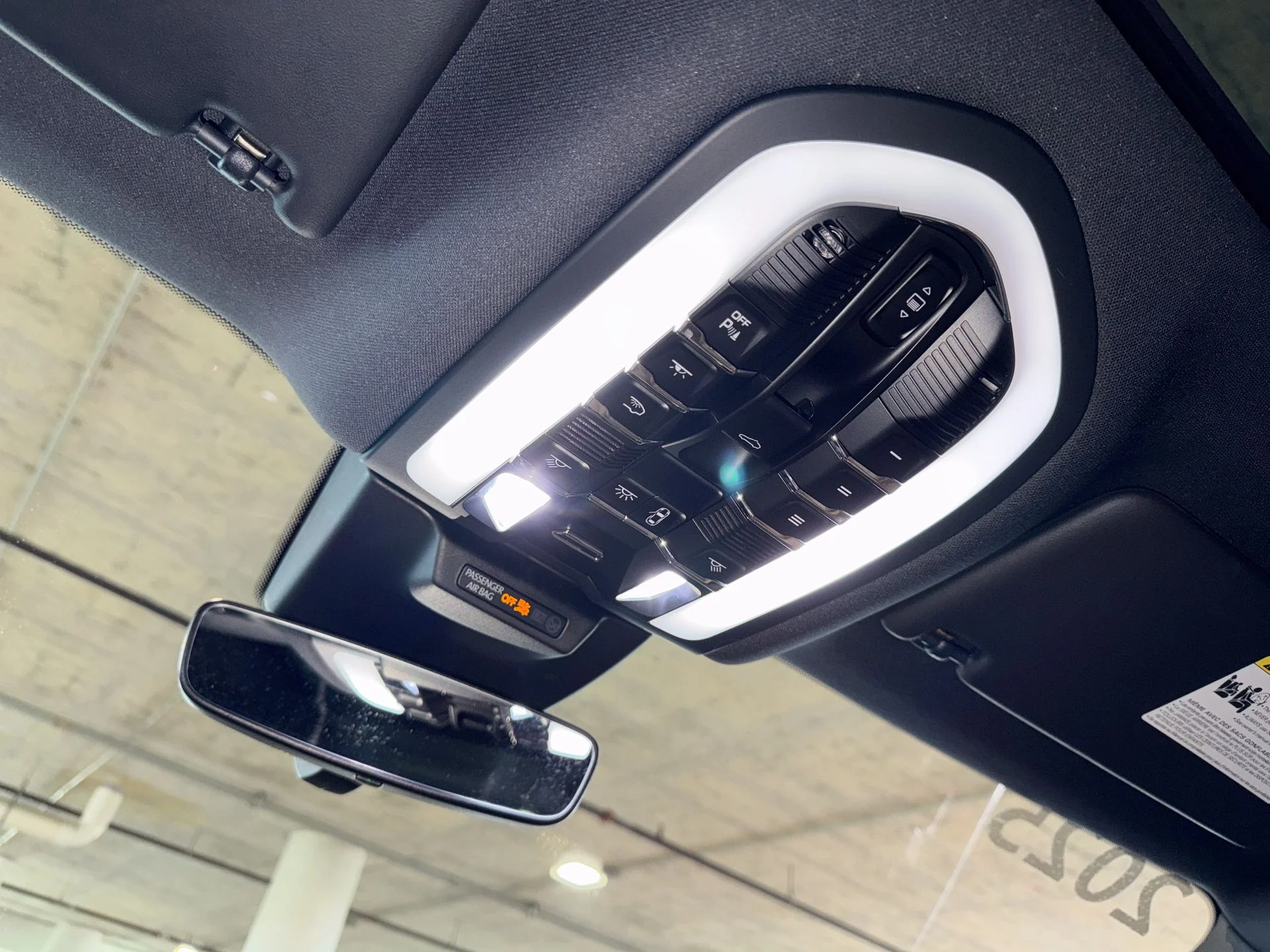 Used 2025  Porsche T image 32
