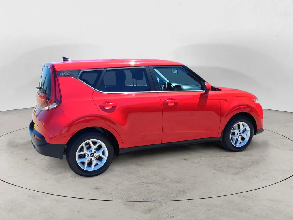 Used 2022 Red Kia LX image 5
