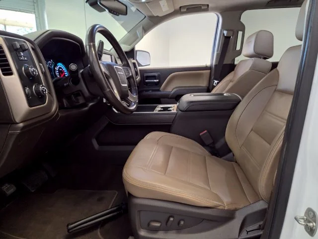Used 2018 WHITE FROST TRICOAT GMC Denali image 12