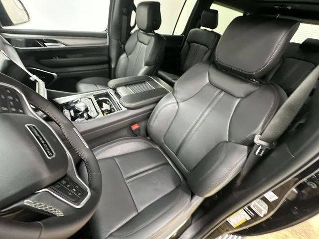 New 2026 High Gloss Black Exterior Paint Jeep Limited Reserve image 14