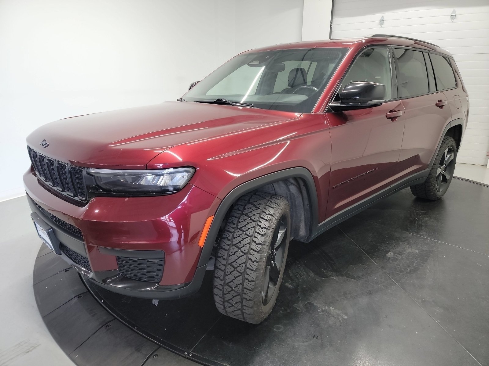 Used 2021 Velvet Red Pearlcoat Jeep Altitude image 3