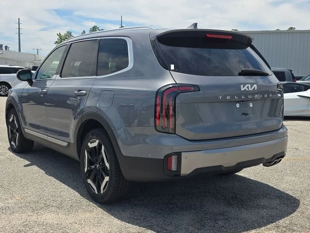 Used 2025 Silver Kia EX image 3