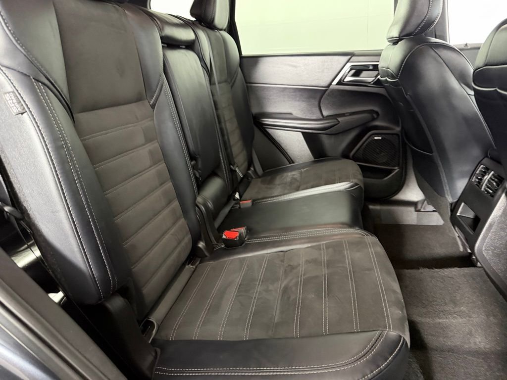 Certified Used 2025 Gray Mitsubishi SE image 32