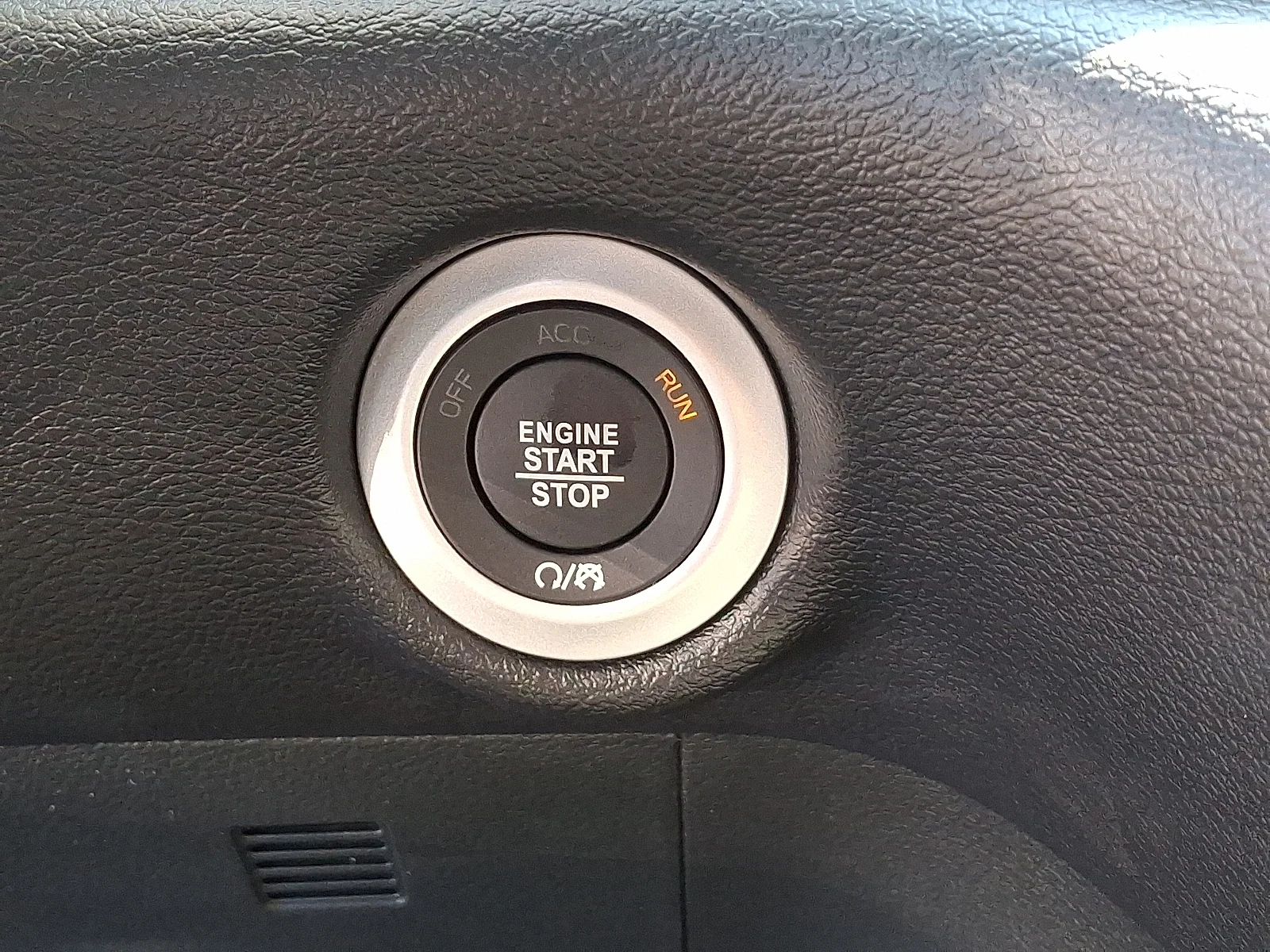2026 Chrysler Voyager LX - Photo 18