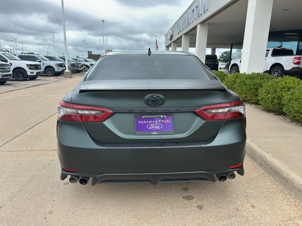 Used 2022  Toyota XSE V6 image 14