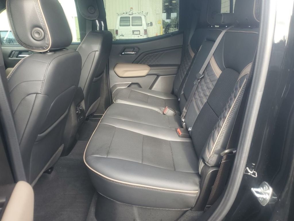 Used 2025 Onyx Black GMC Denali image 7