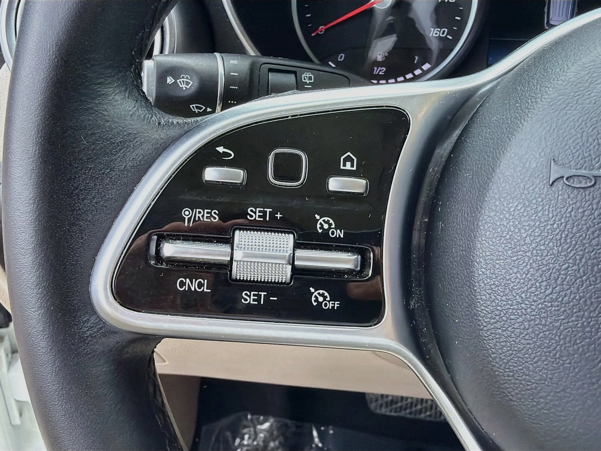 Used 2022 Polar White Mercedes-Benz GLC 300 image 37