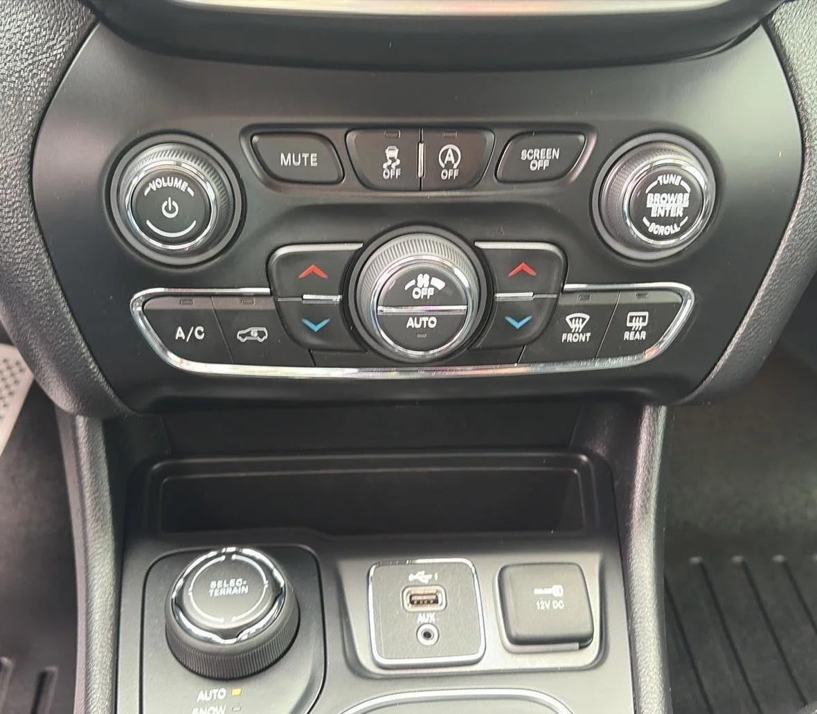 Certified Used 2020 Bright White Clearcoat Jeep High Altitude image 25