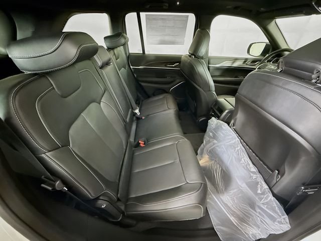 New 2026 Bright White Clear-Coat Exterior Paint Jeep Limited Reserve image 27