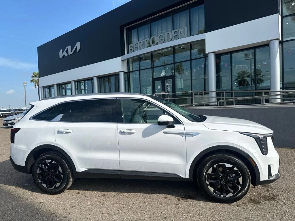 New 2026 White Kia S image 4