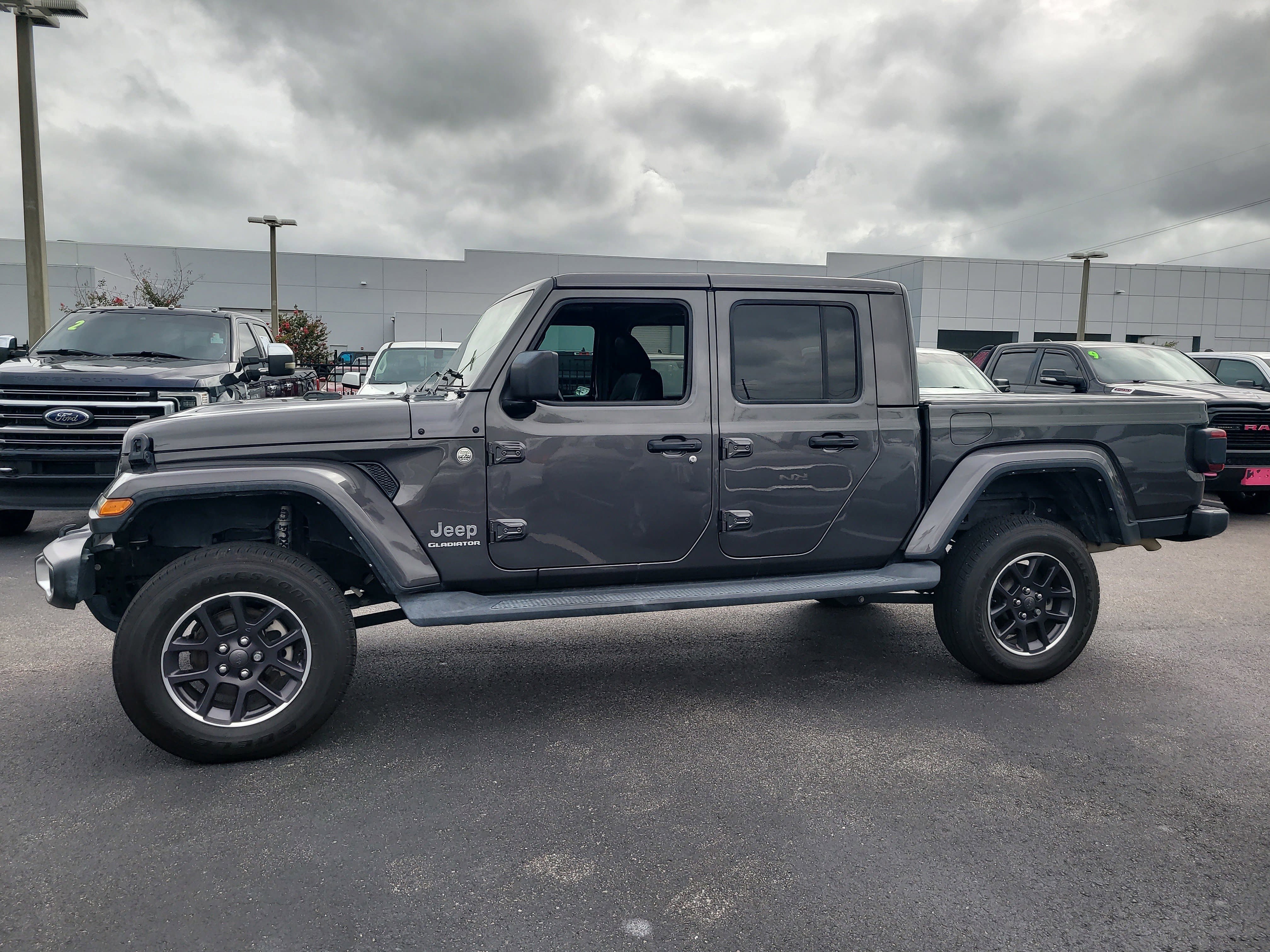 Used 2022 Granite Crystal Metallic Clearcoat Jeep Overland image 7