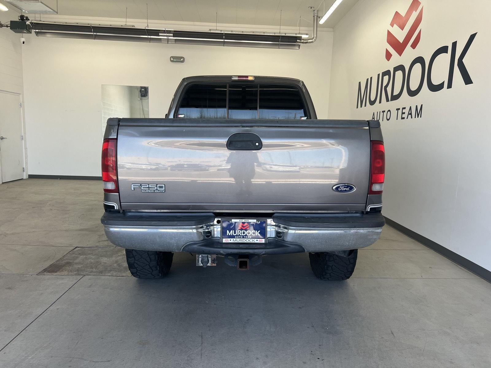 Used 2004 Gray Ford XL image 3