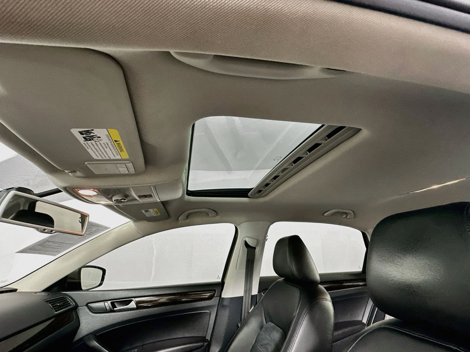 Used 2015 Titanium Volkswagen TDI SEL Premium image 22