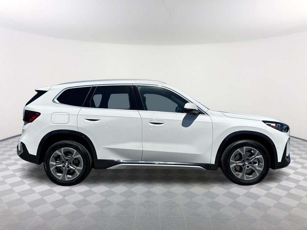 New 2027 Alpine White BMW xDrive28i image 3