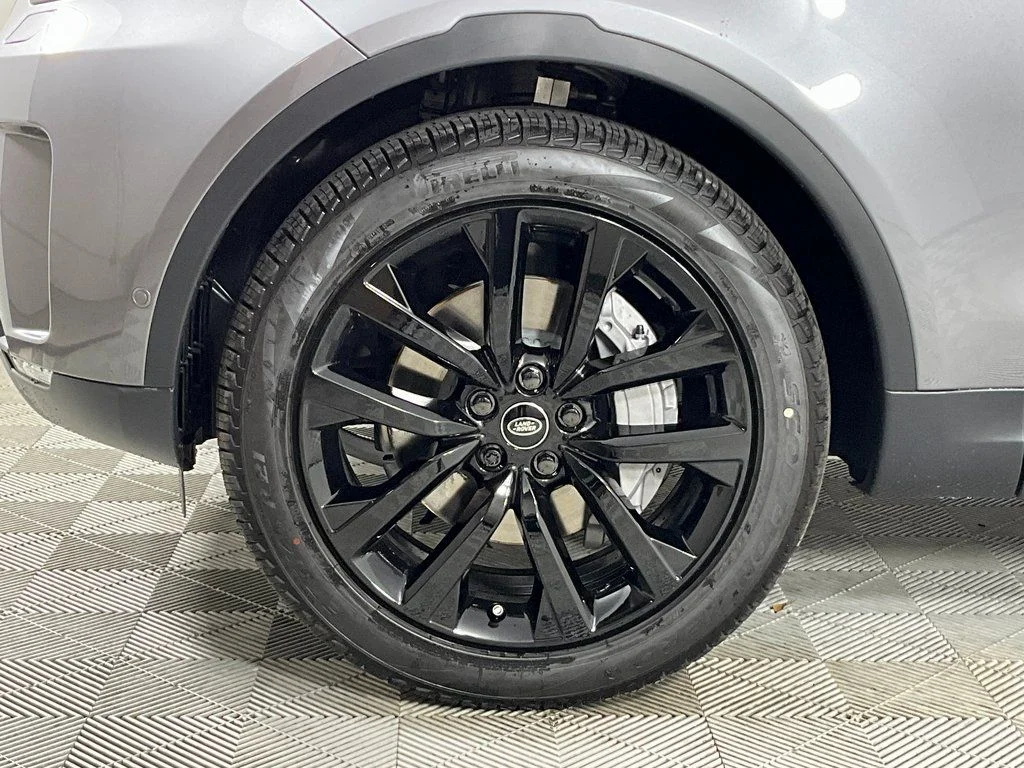 New 2026 Eiger Grey Metallic Land Rover S image 9