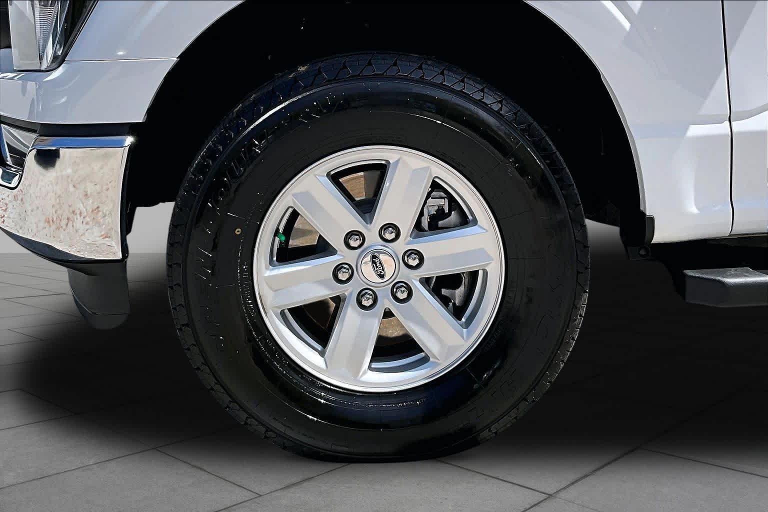 Used 2023 Oxford White Ford XL image 30