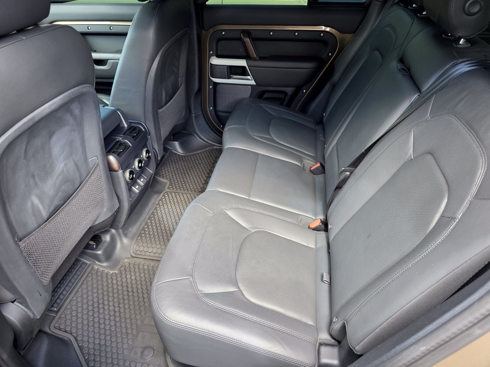Certified Used 2024 Gondwana Stone Metallic Land Rover SE image 16