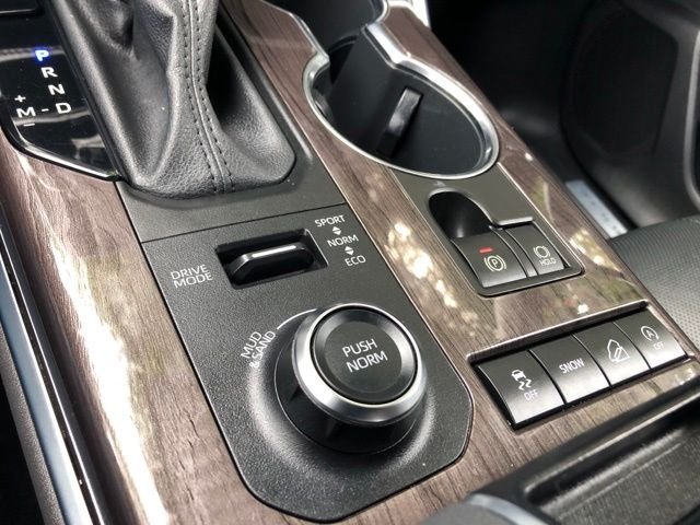 Used 2021 Blizzard Pearl Toyota Limited image 33