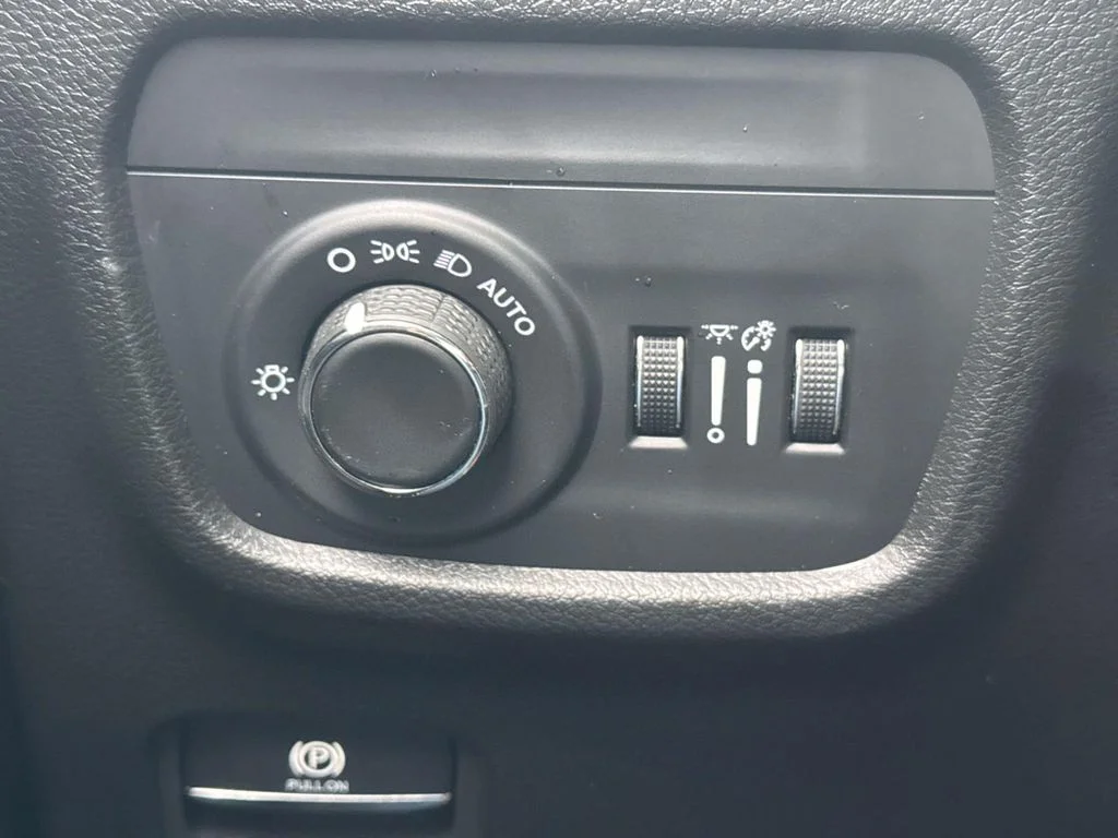Used 2024 Gray Jeep Altitude X image 19
