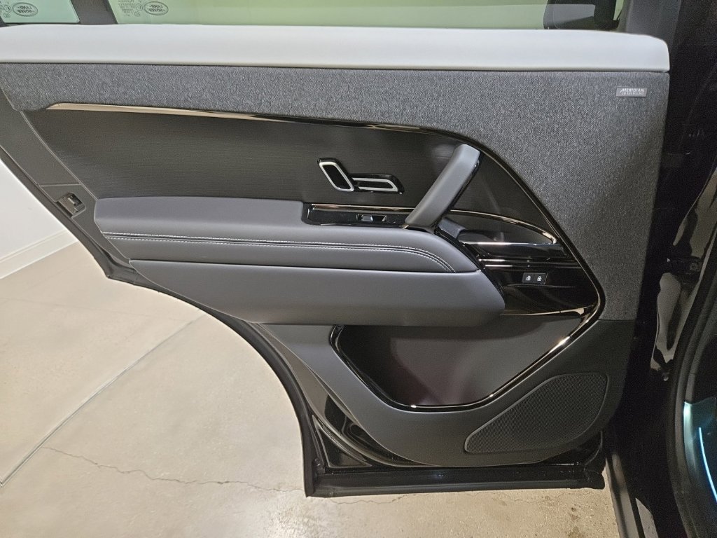 New 2027 Santorini Black Land Rover Dynamic SE image 26
