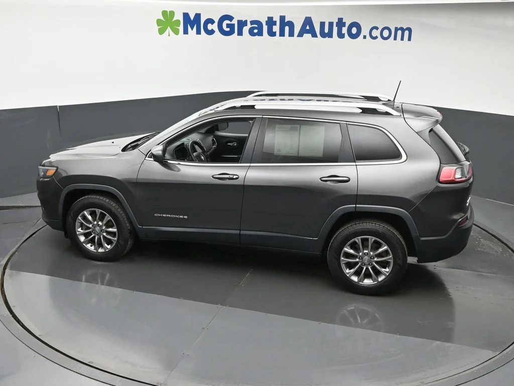 Used 2019 Gray Jeep Latitude Plus image 26