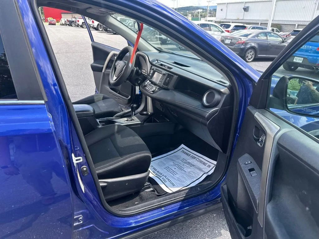 Used 2015 Blue Toyota XLE image 13
