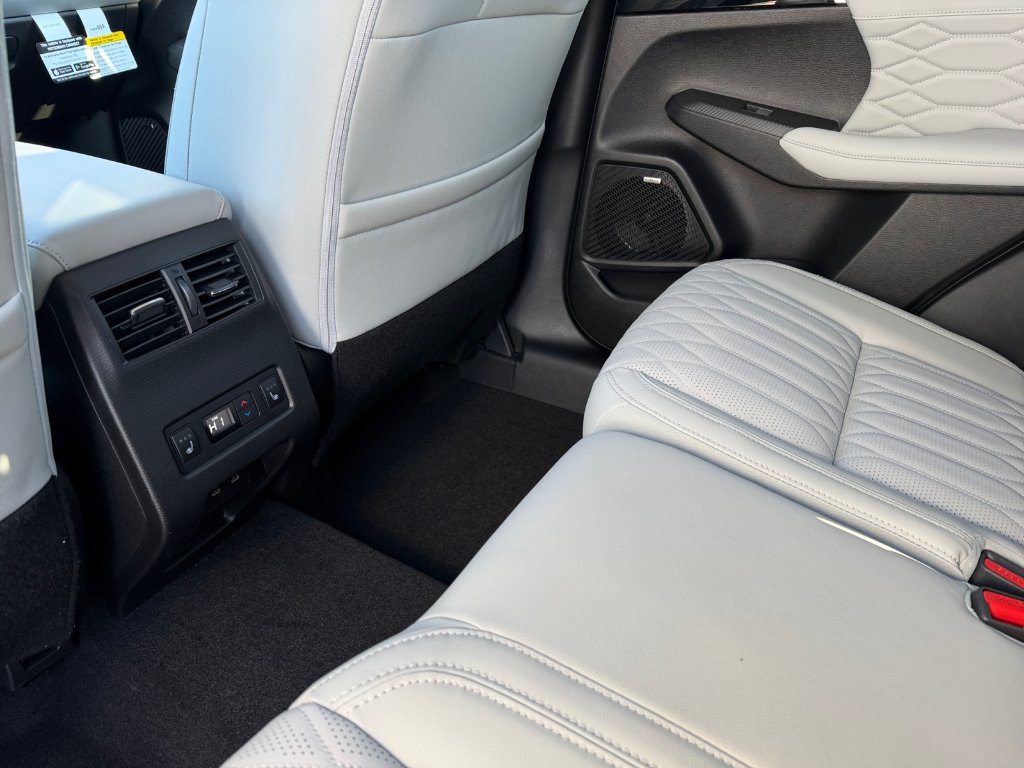 New 2026 White Diamond Mitsubishi SEL image 12