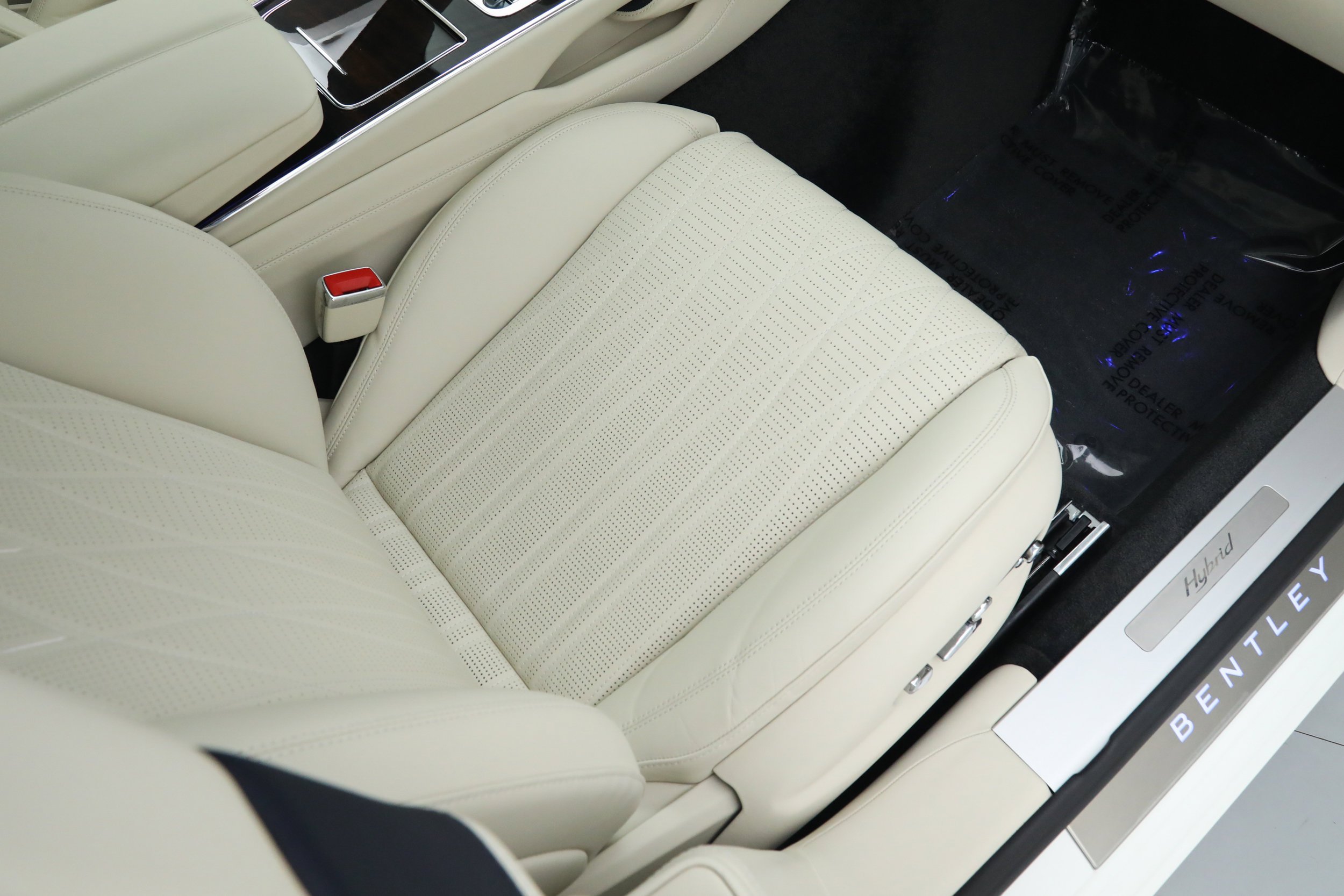 Used 2022 White Bentley  image 18