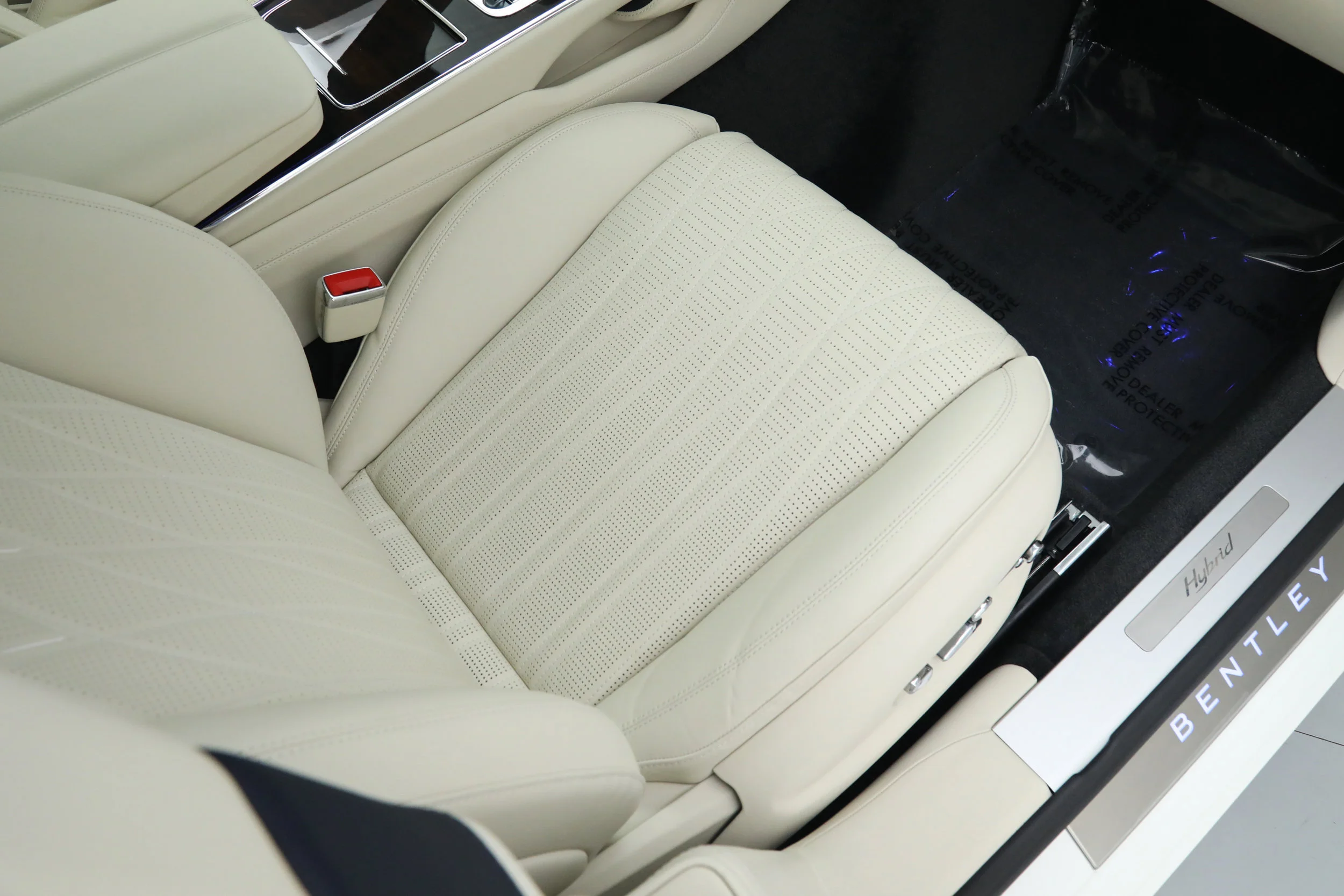 Used 2022 White Bentley  image 18