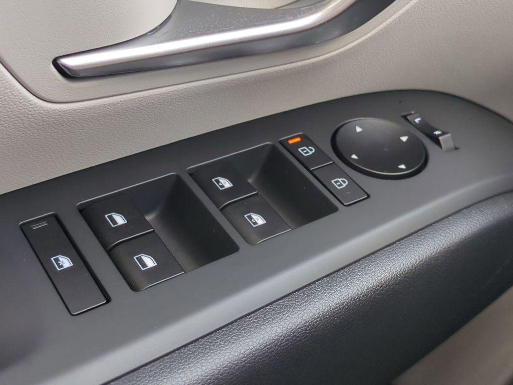 New 2026 White Hyundai SEL AWD image 30