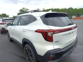 Used 2024 Snow White Pearl Kia X-Line image 3