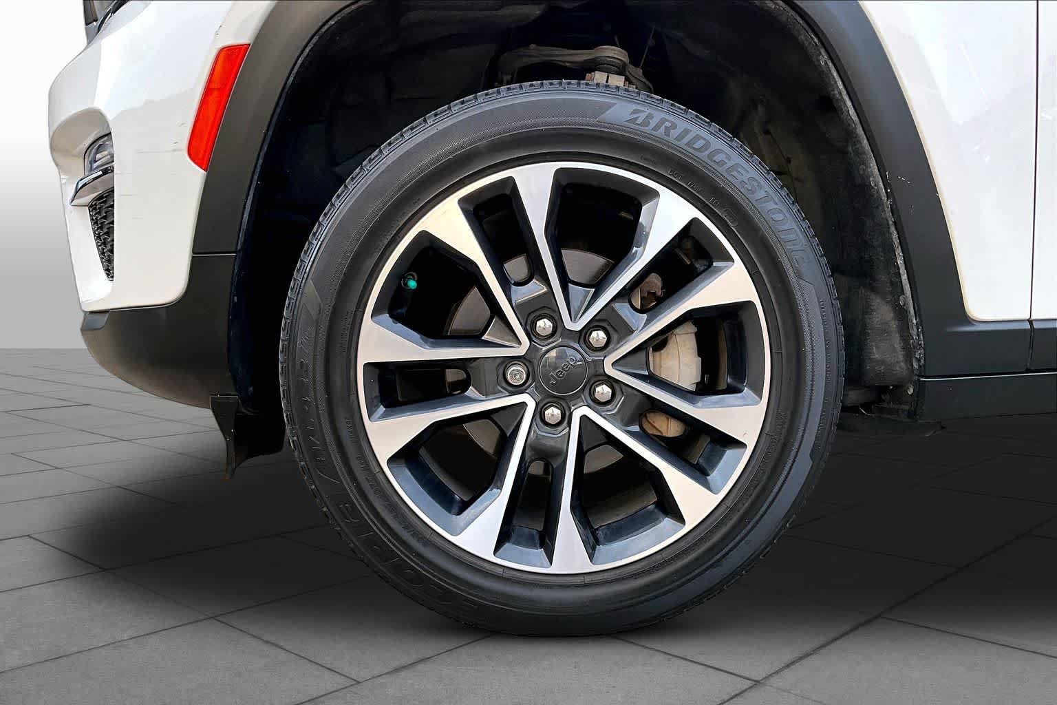 Used 2023 Bright White Clearcoat Jeep Limited image 11