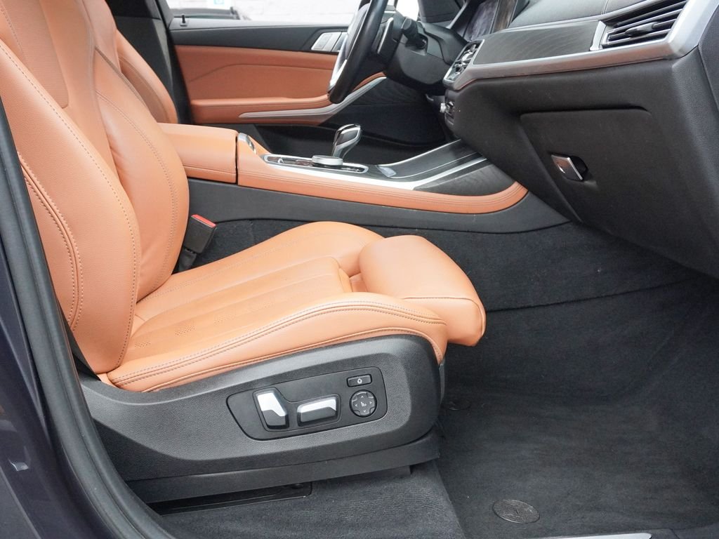 Used 2022 Gray BMW xDrive40i image 32