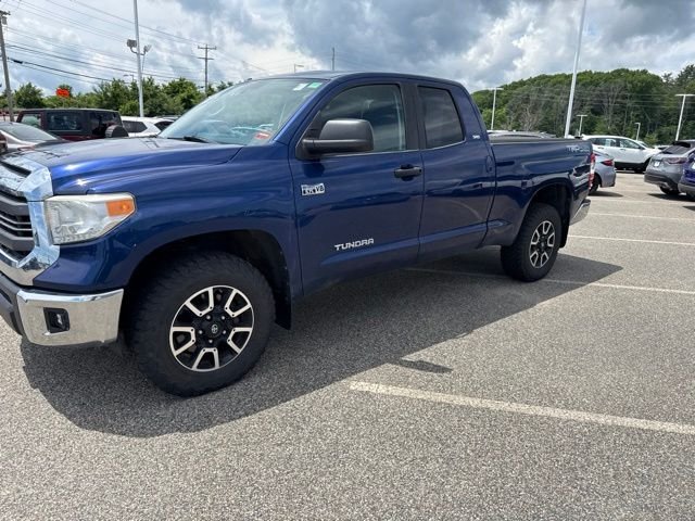 Used 2014 Blue Toyota SR5 image 9