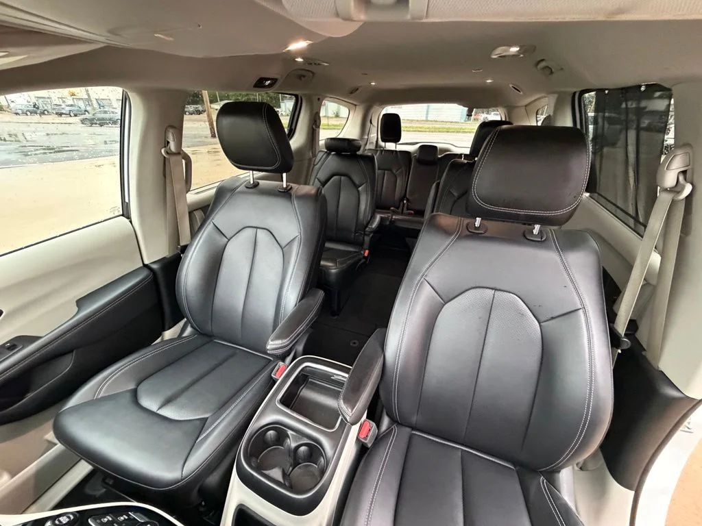 Used 2024 White Chrysler Touring L image 11