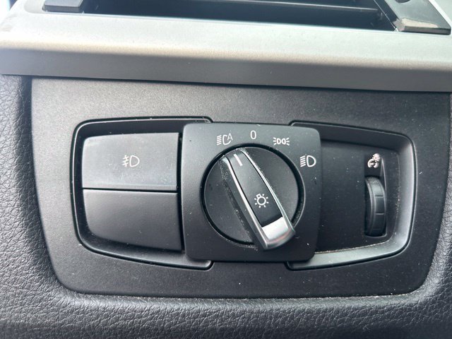 Used 2017 Black BMW 320i xDrive image 14