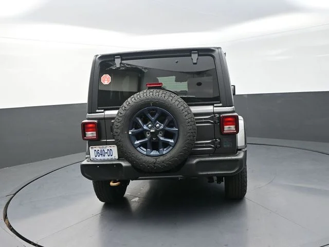 New 2026 Granite Crystal Metallic Clear-Coat Exterior Paint Jeep  image 8