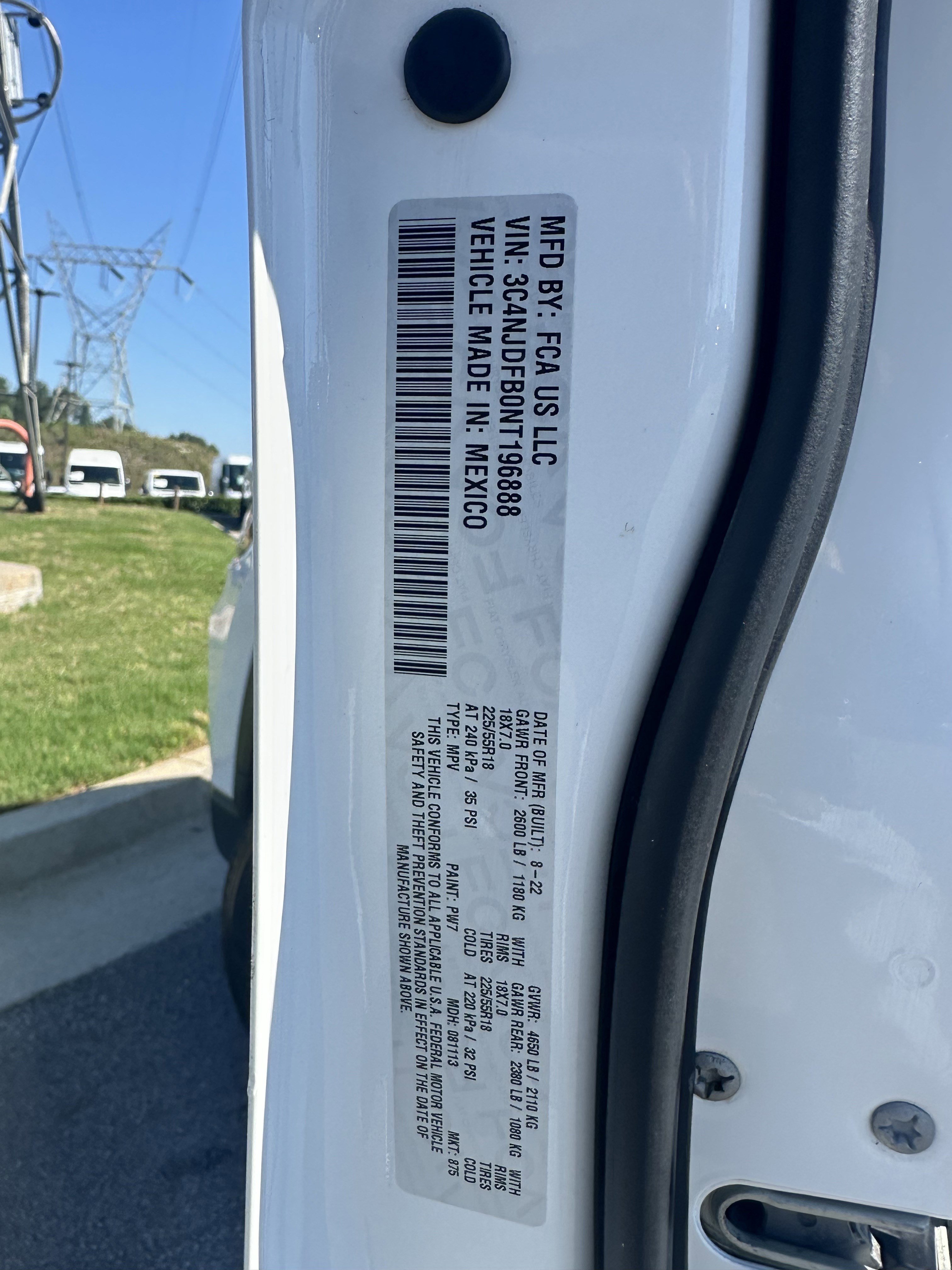 Used 2022 Bright White Clearcoat Jeep Latitude Lux image 31